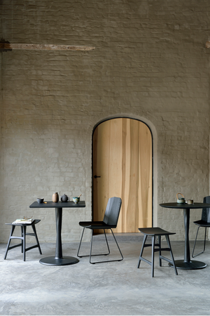 Solid Oak Pedestal Dining Table | Ethnicraft Torsion | Oroa.com