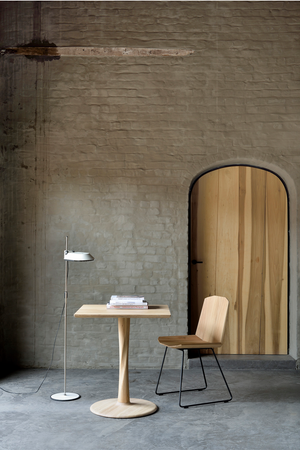 Solid Oak Pedestal Dining Table | Ethnicraft Torsion | Oroa.com