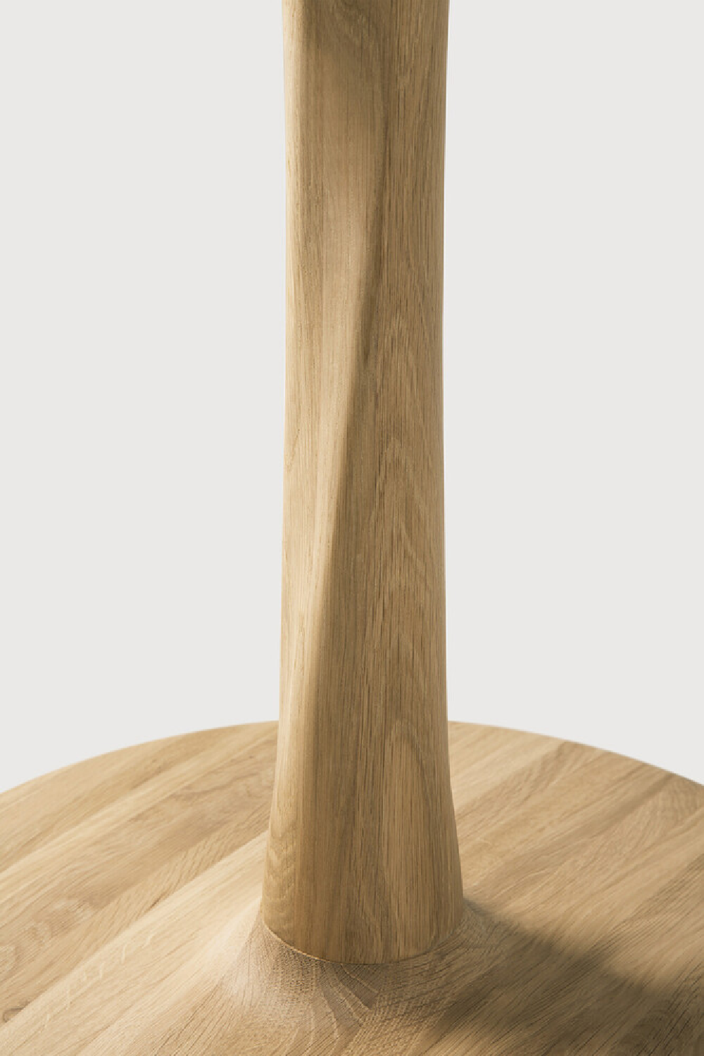 Solid Oak Pedestal Dining Table | Ethnicraft Torsion | Oroa.com