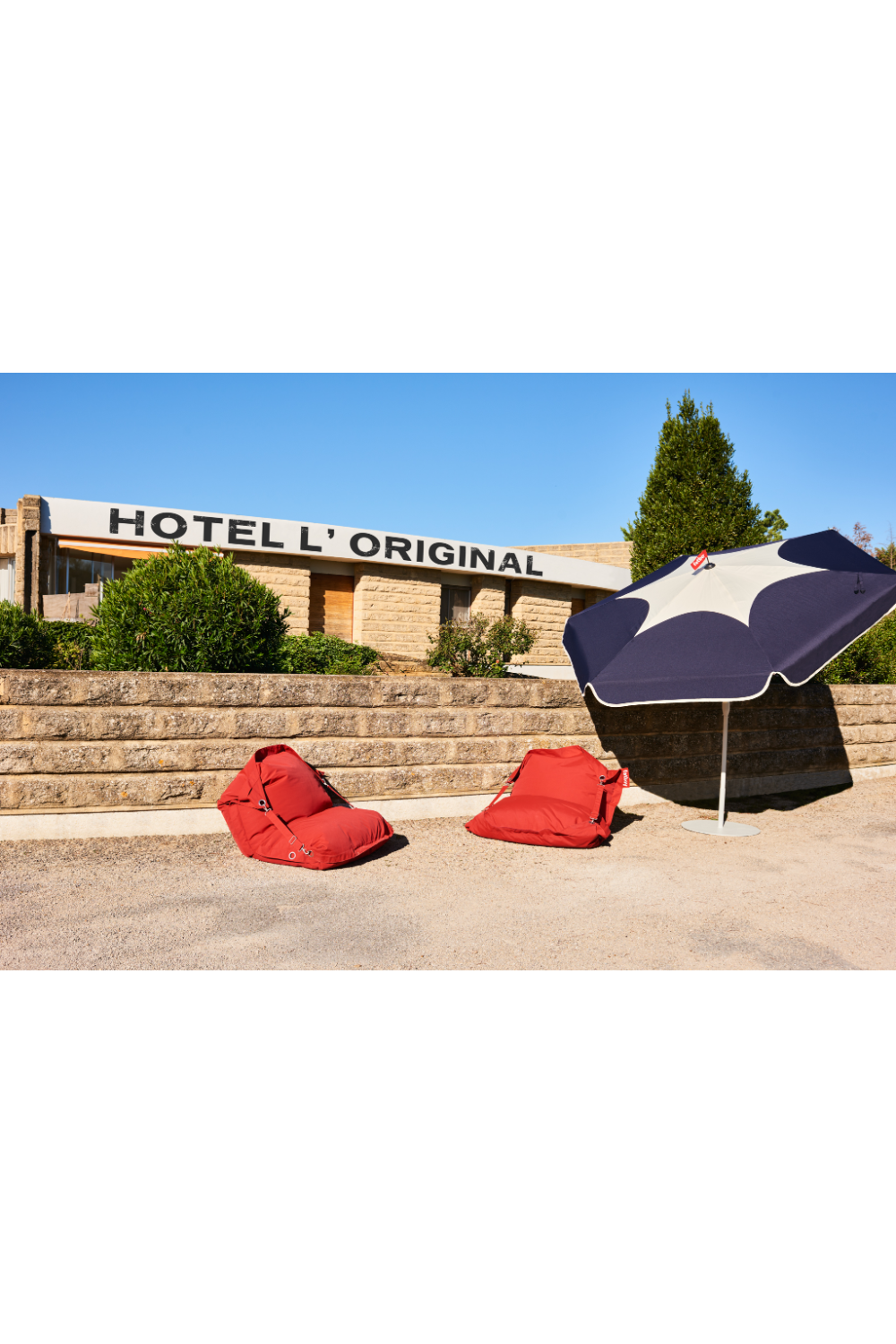 Outdoor Strapped Bean Bag | Fatboy Buggle-Up | OROA.com