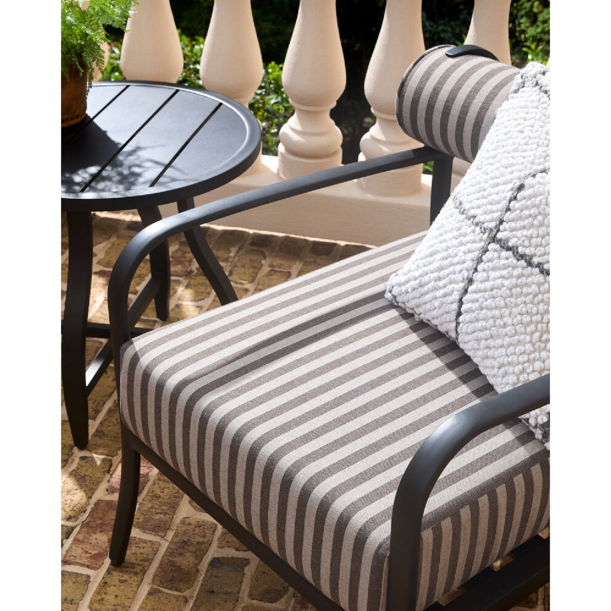   Black Aluminum Outdoor Accent Chair | Oroa.com