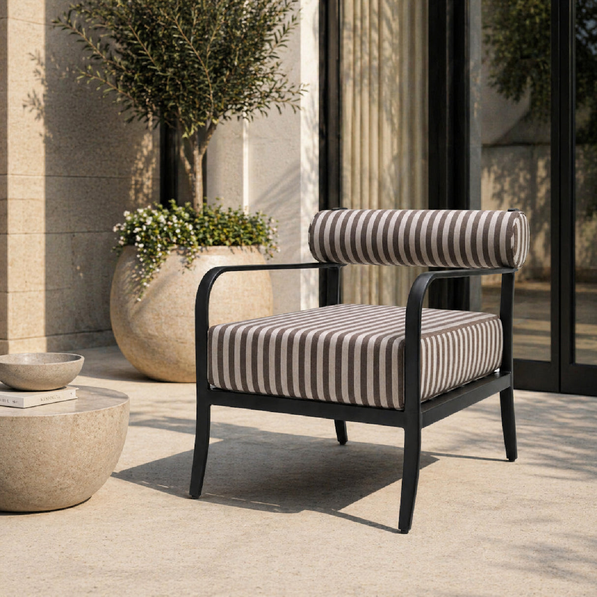   Black Aluminum Outdoor Accent Chair | Oroa.com