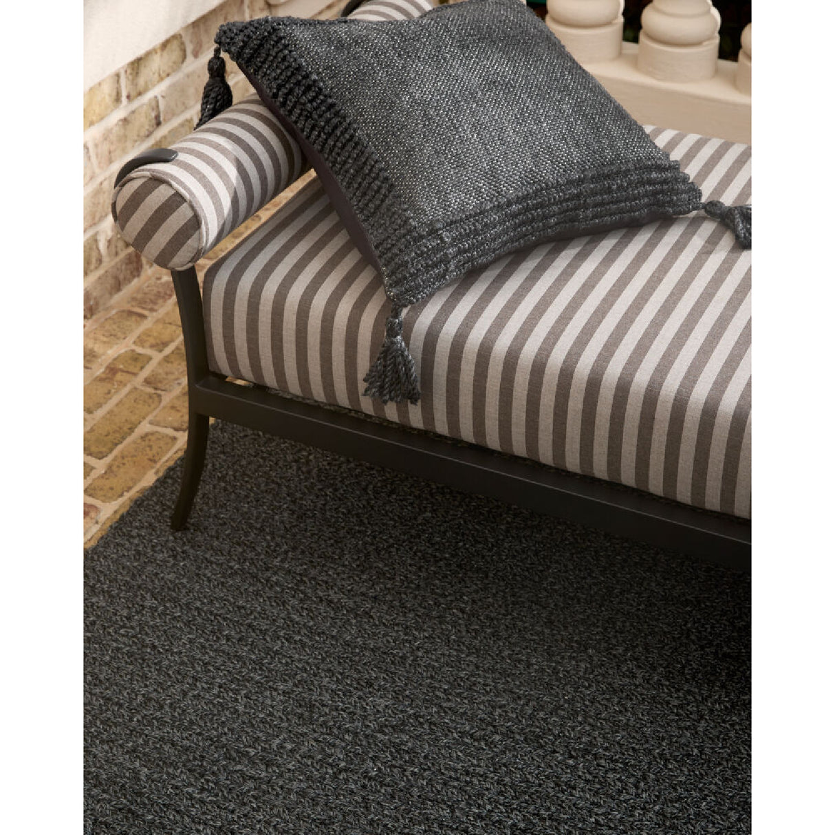   Black Aluminum Outdoor Bench | Oroa.com