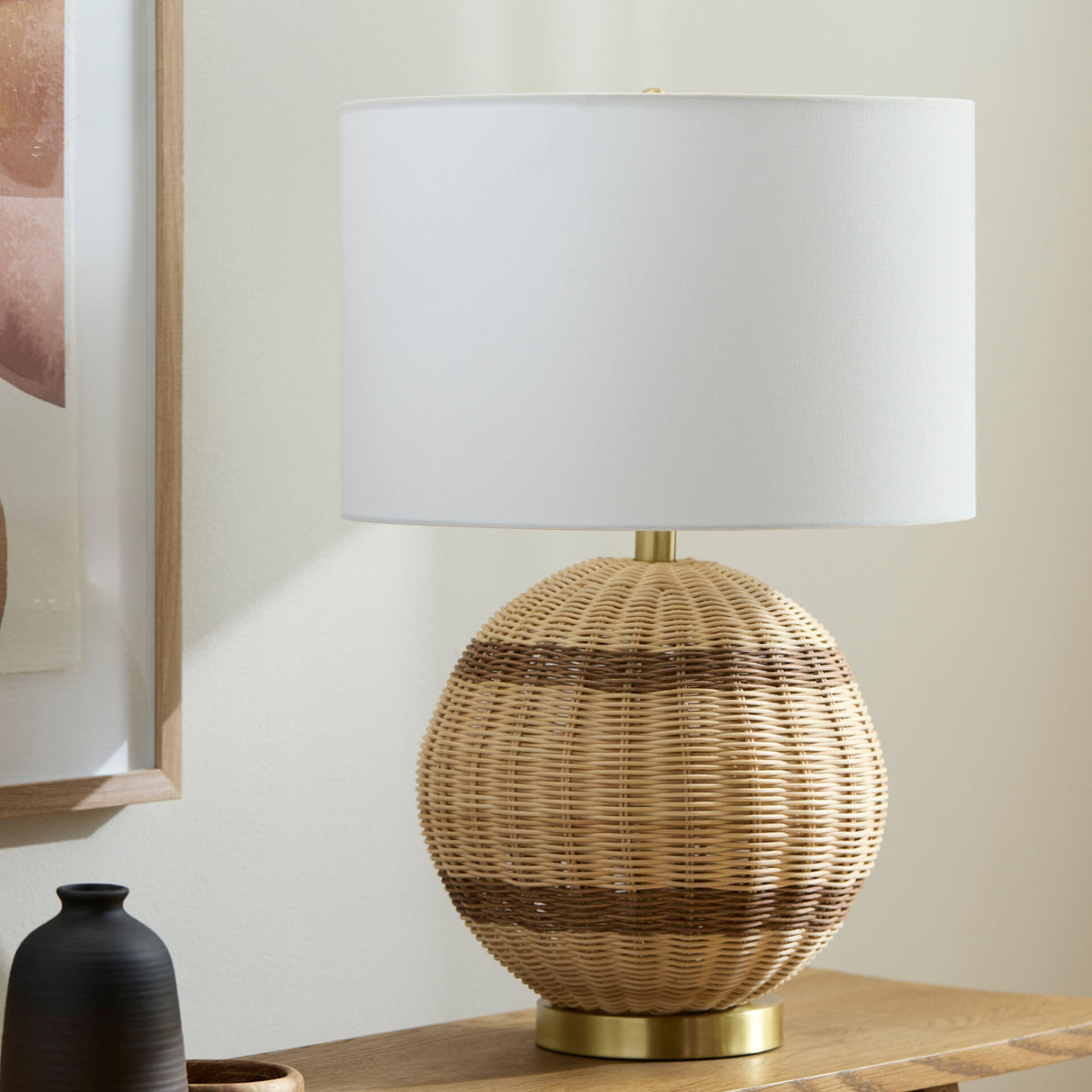   Round Rattan Base Table Lamp | Oroa.com