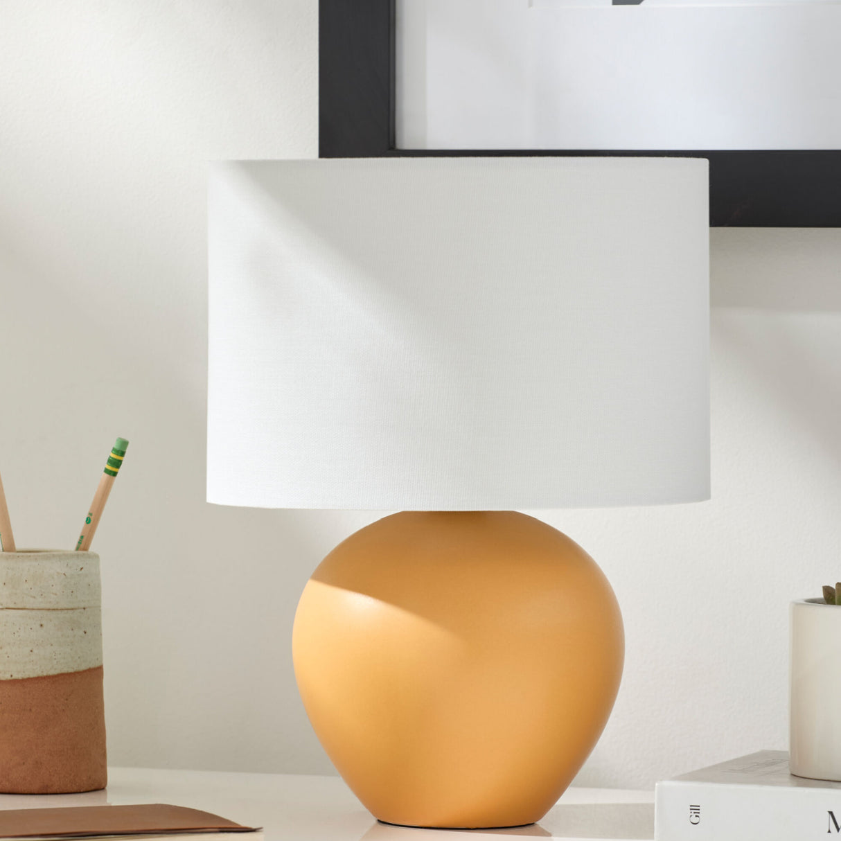   White Linen Ceramic Table Lamp | Oroa.com