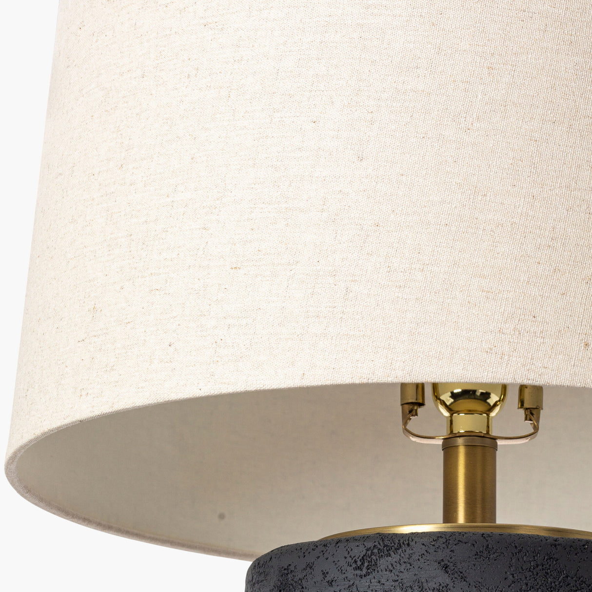   Black Textured Base Table Lamp | Oroa.com
