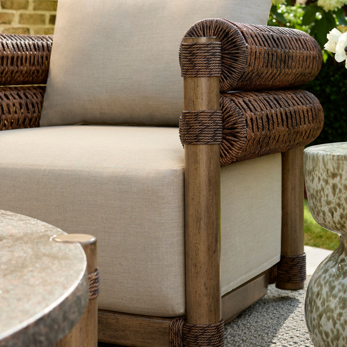   Cushioned Wicker Outdoor Swivel Chair | Oroa.com