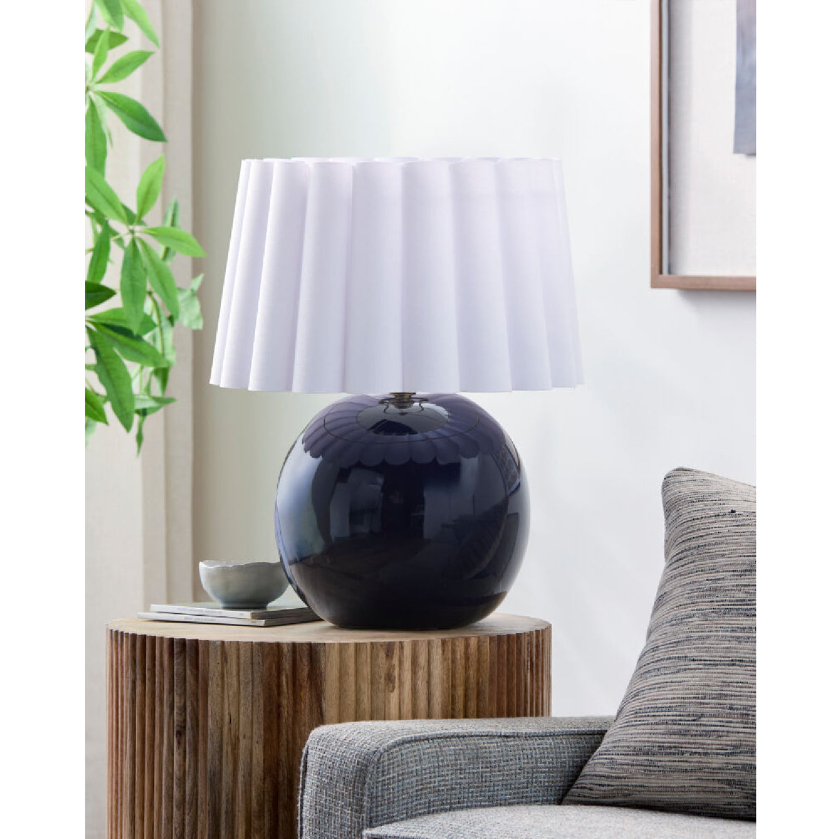   Scalloped White Fabric Table Lamp | Oroa.com