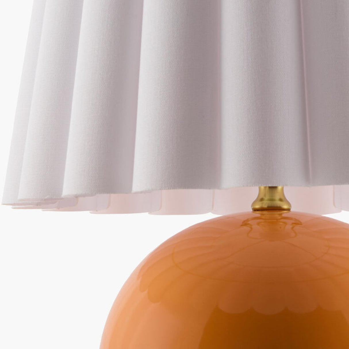   Scalloped White Fabric Table Lamp | Oroa.com