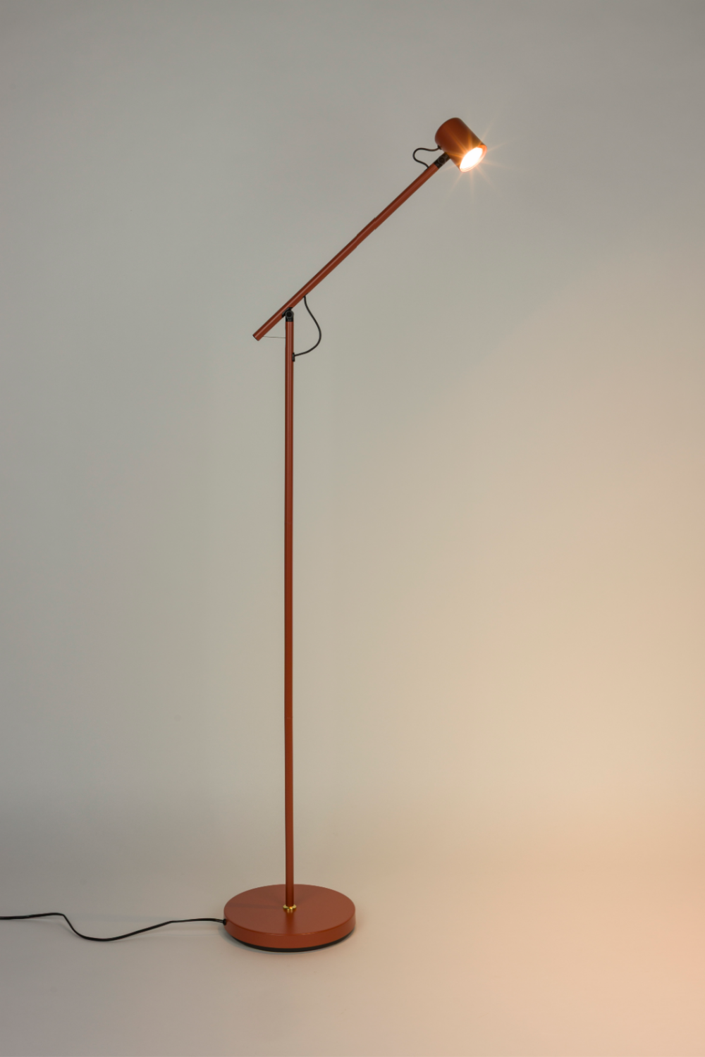 Iron Spot Floor Lamp | DF Aero | Oroa.com