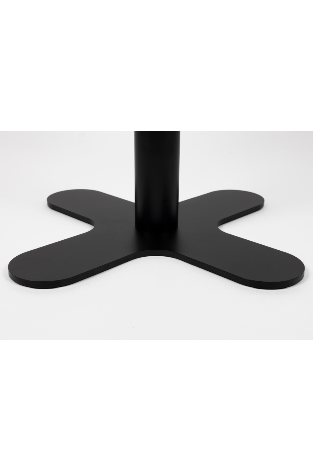 Outdoor Pedestal Bistro Table | DF Sanjay | Oroa.com