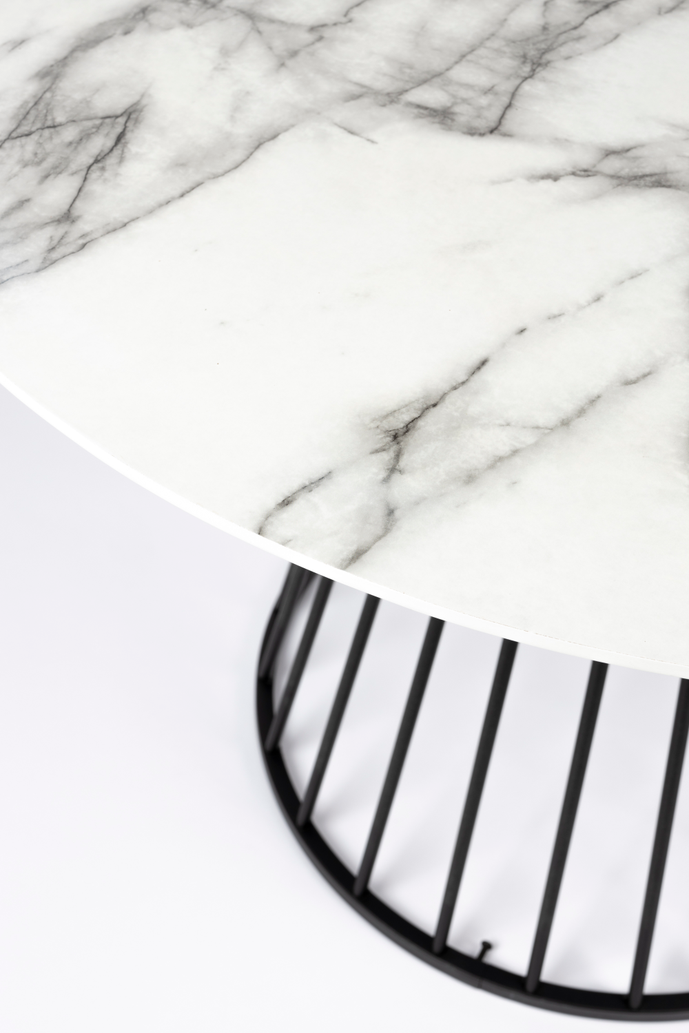 White Marble Pedestal Table | DF Floris | OROA.com