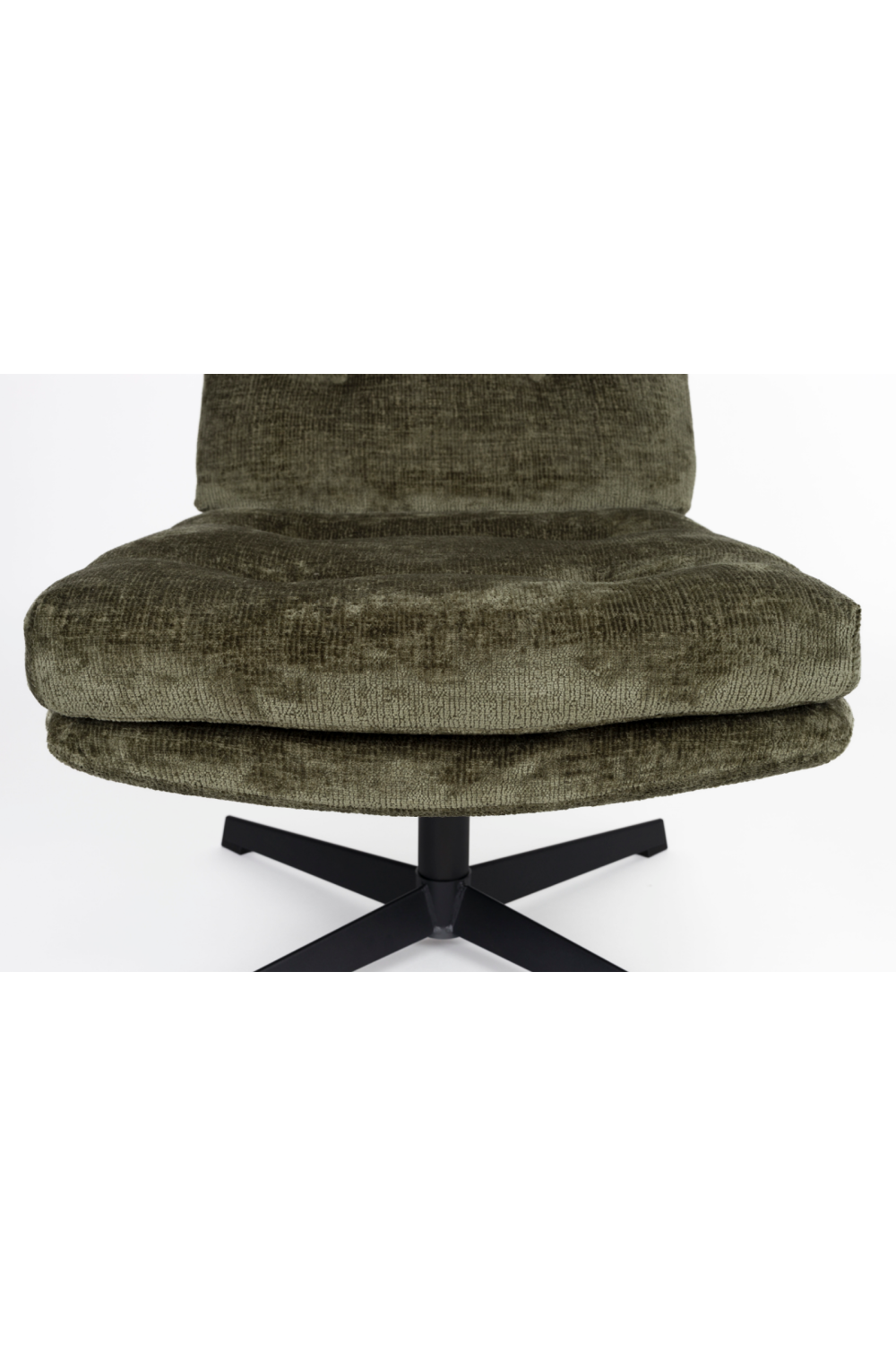 Grid-Tufted Swivel Lounge Chair | DF Kai | OROA.com