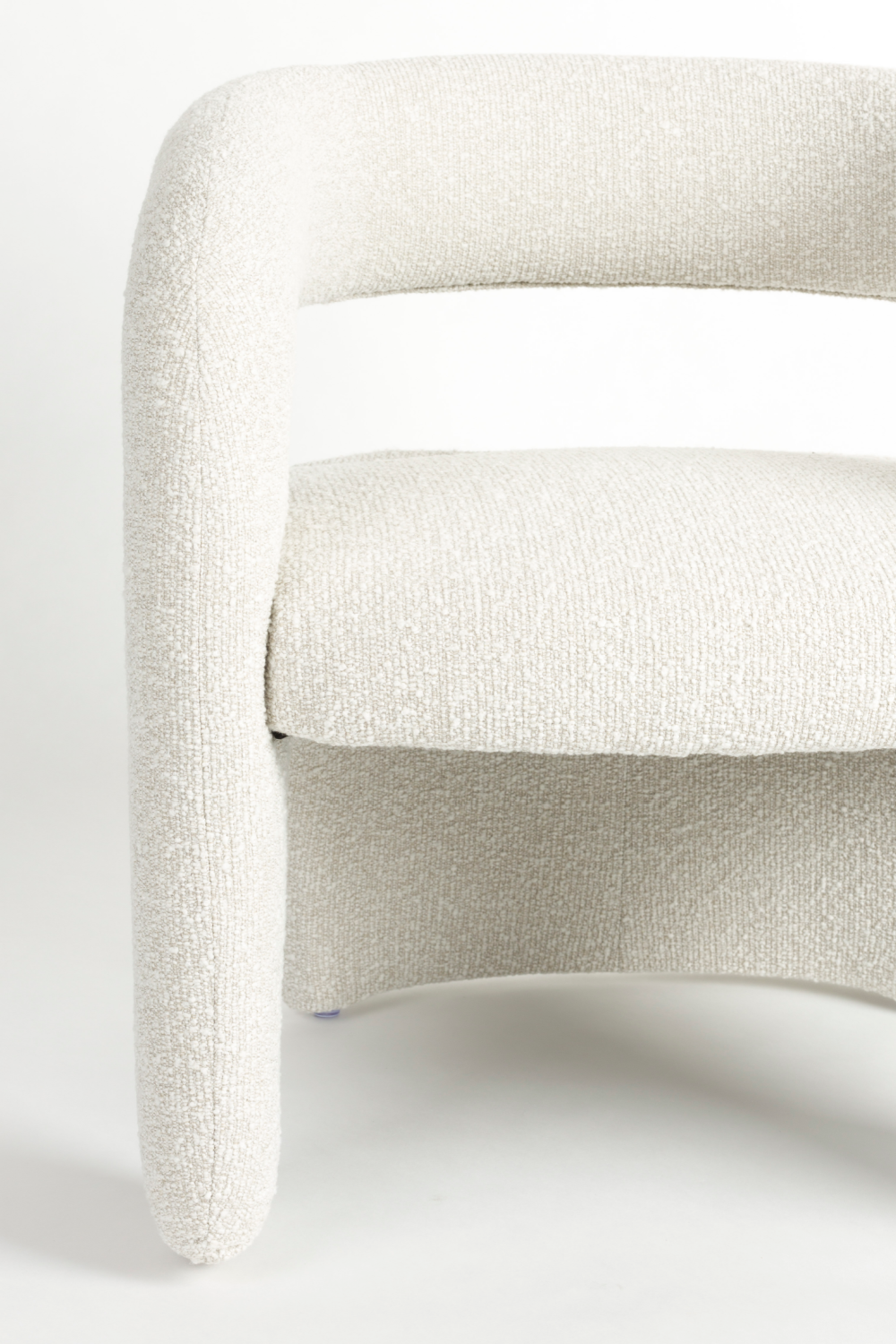 White Curved Lounge Chair | DF Nova | OROA.com