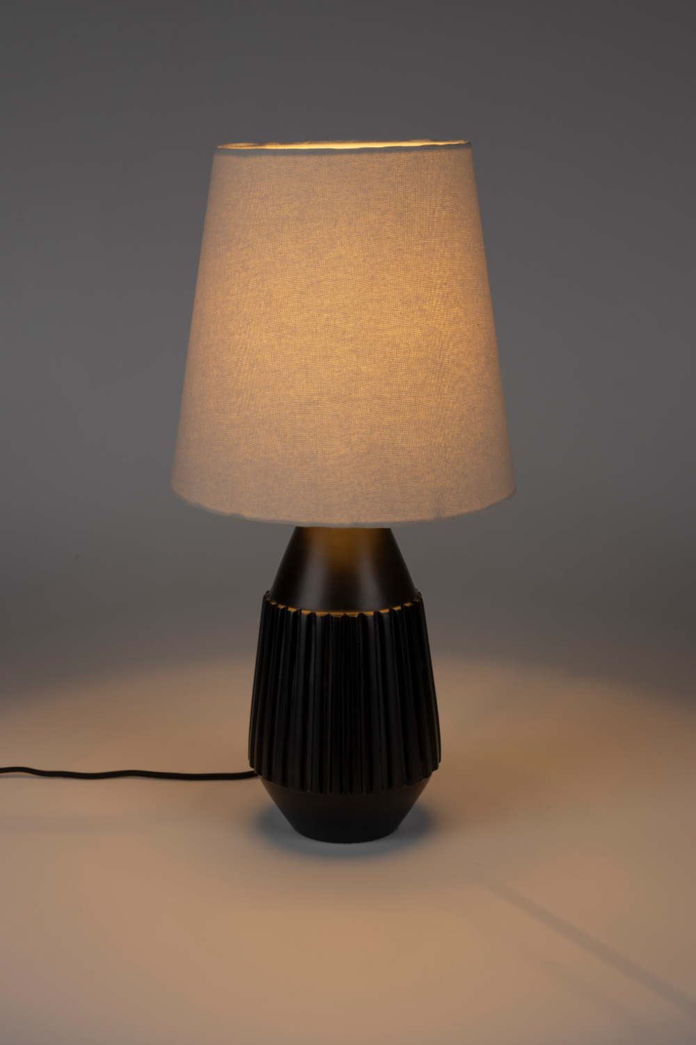 Classic Minimalist Table Lamp | DF Aysa | OROA.com