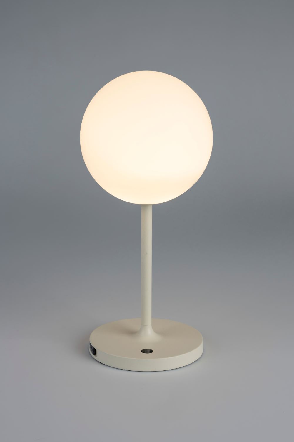 Minimalist Orb Table Lamp | DF Hub | OROA.com
