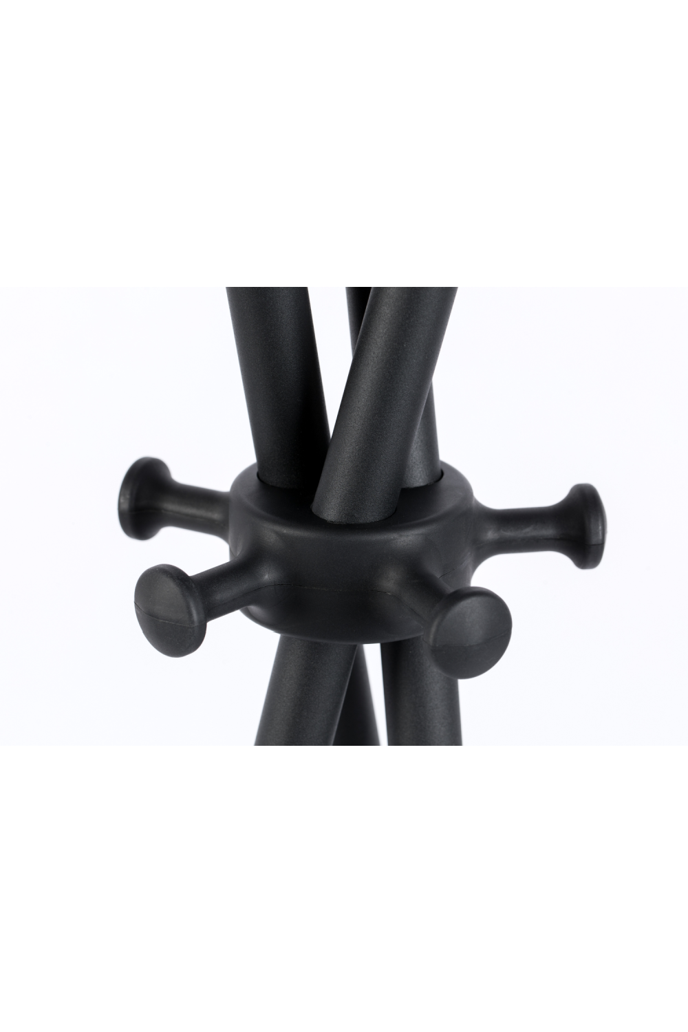 Tripod Metal Coat Rack | DF Darwin | Oroatrade.com