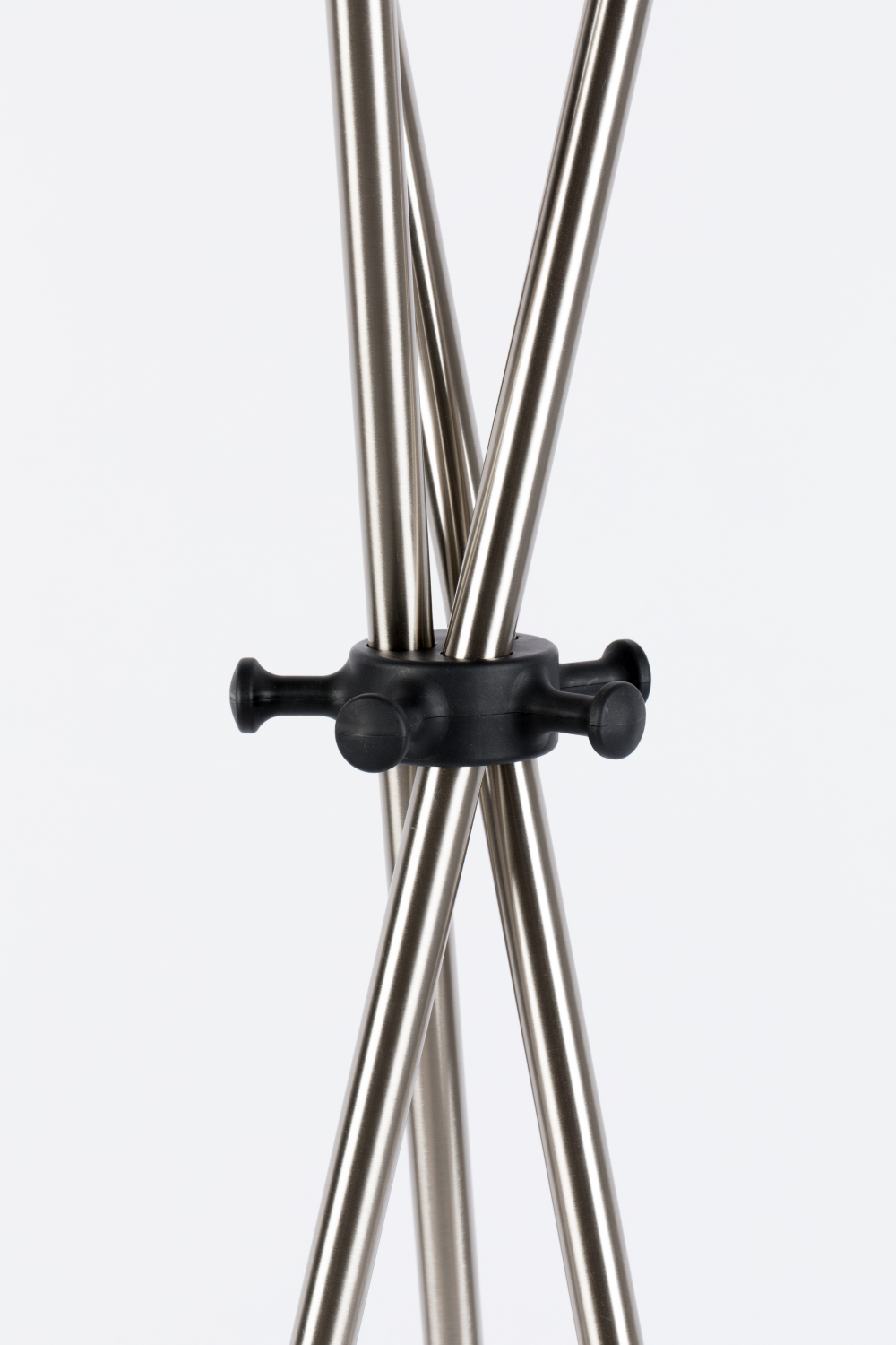 Tripod Metal Coat Rack | DF Darwin | Oroatrade.com