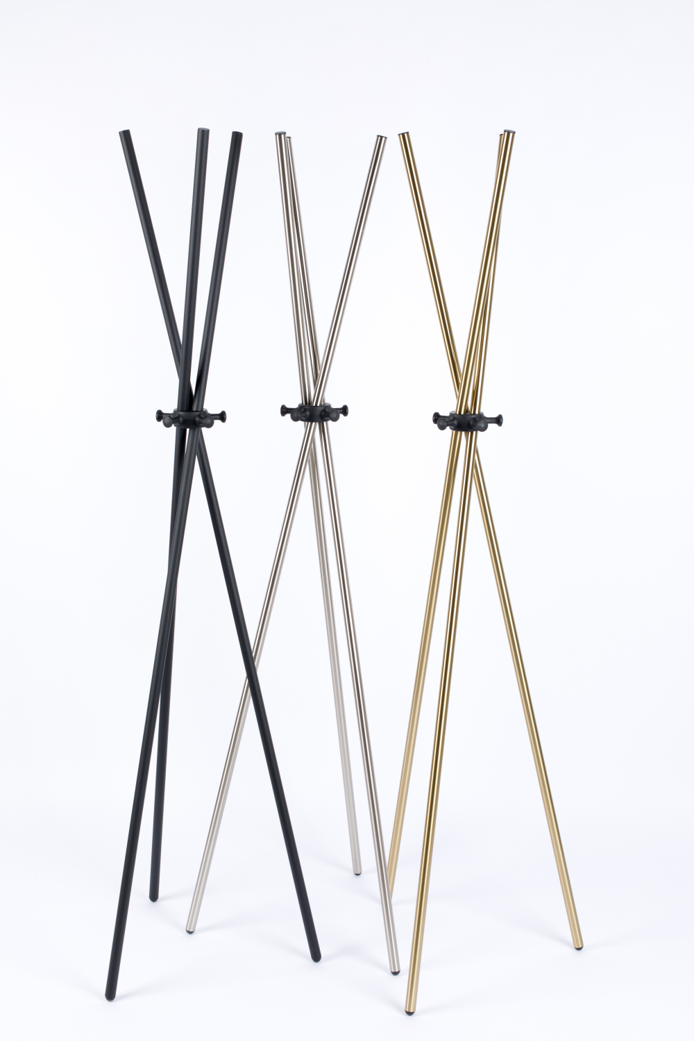 Tripod Metal Coat Rack | DF Darwin | Oroatrade.com