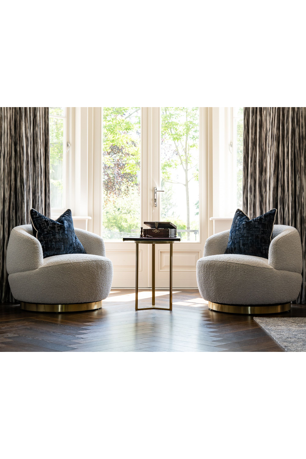 Round Swivel Chair | Liang & Eimil Vitale | Oroa.com