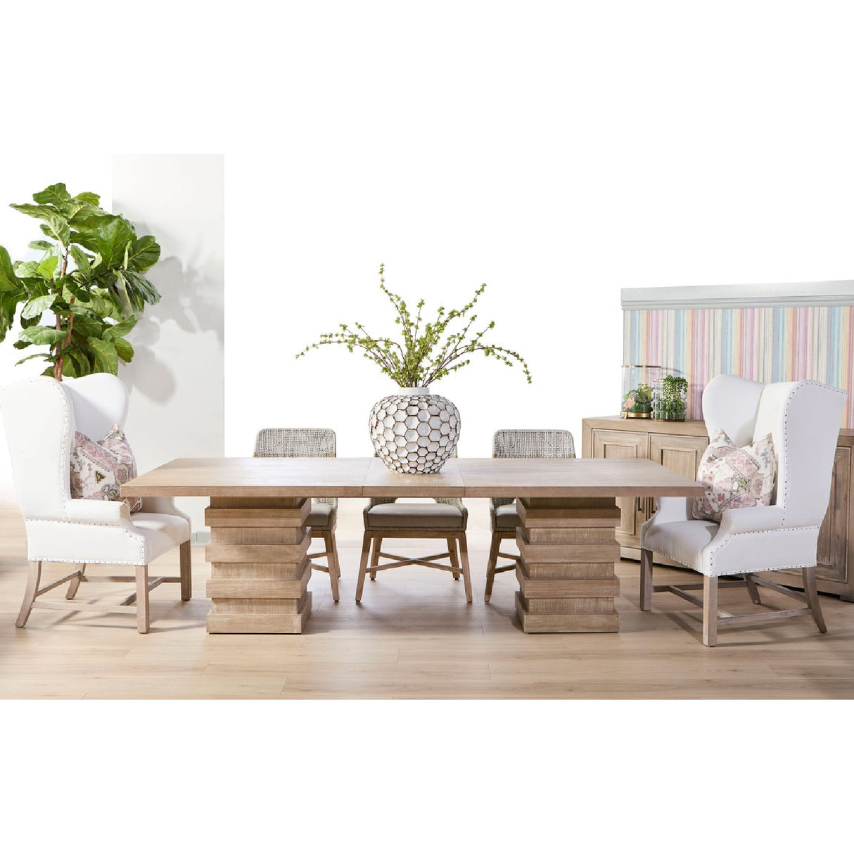   Extendable Acacia Dining Table | Oroa.com