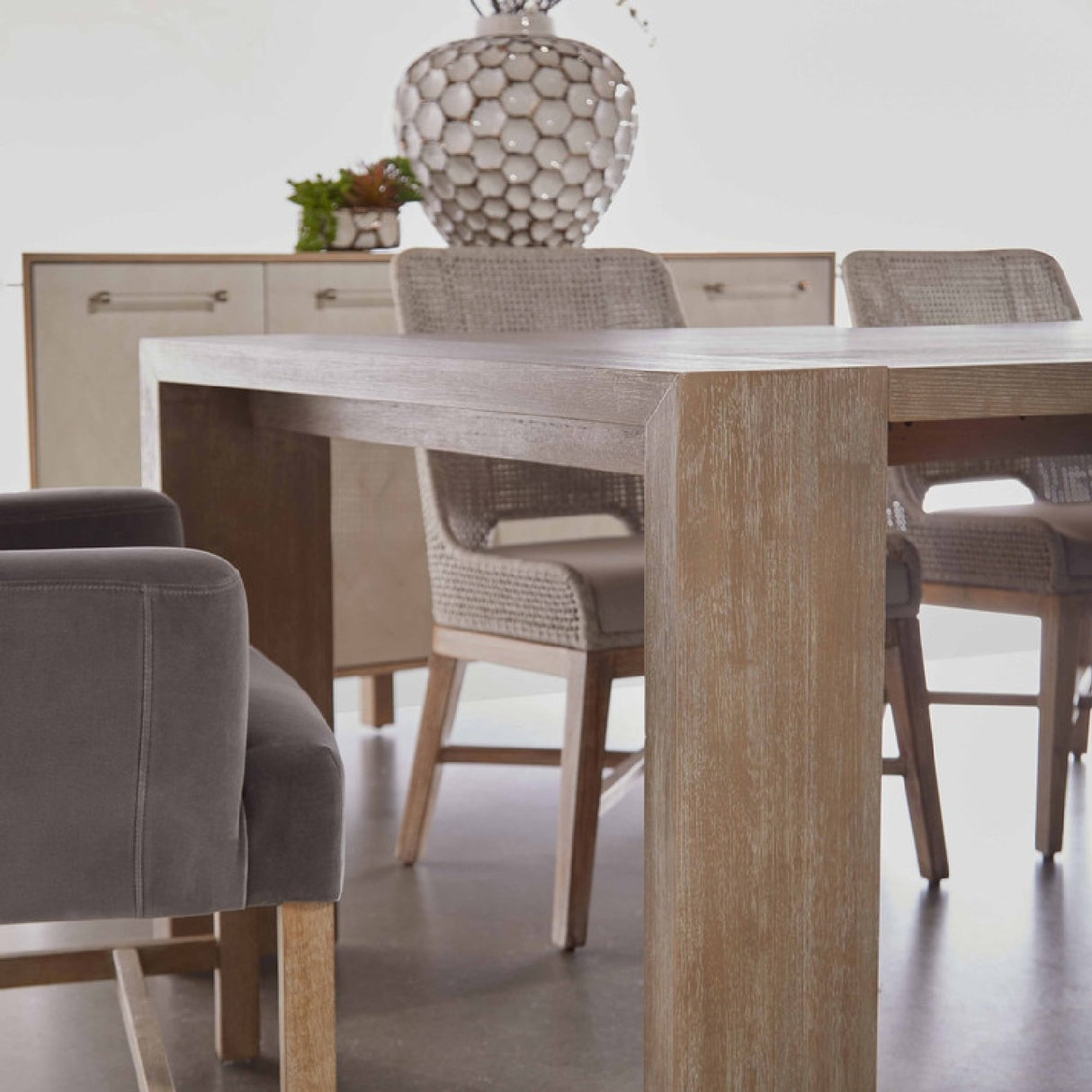   Natural Acacia Extendable Dining Table | Oroa.com
