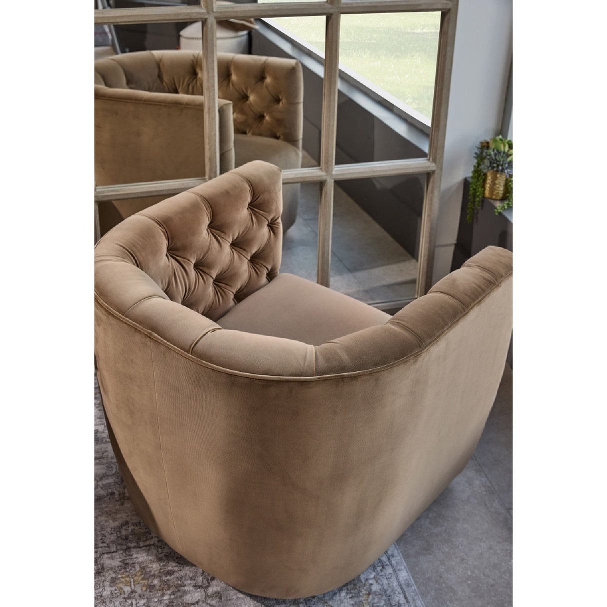   Tufted Back Swivel Club Chair | Oroa.com
