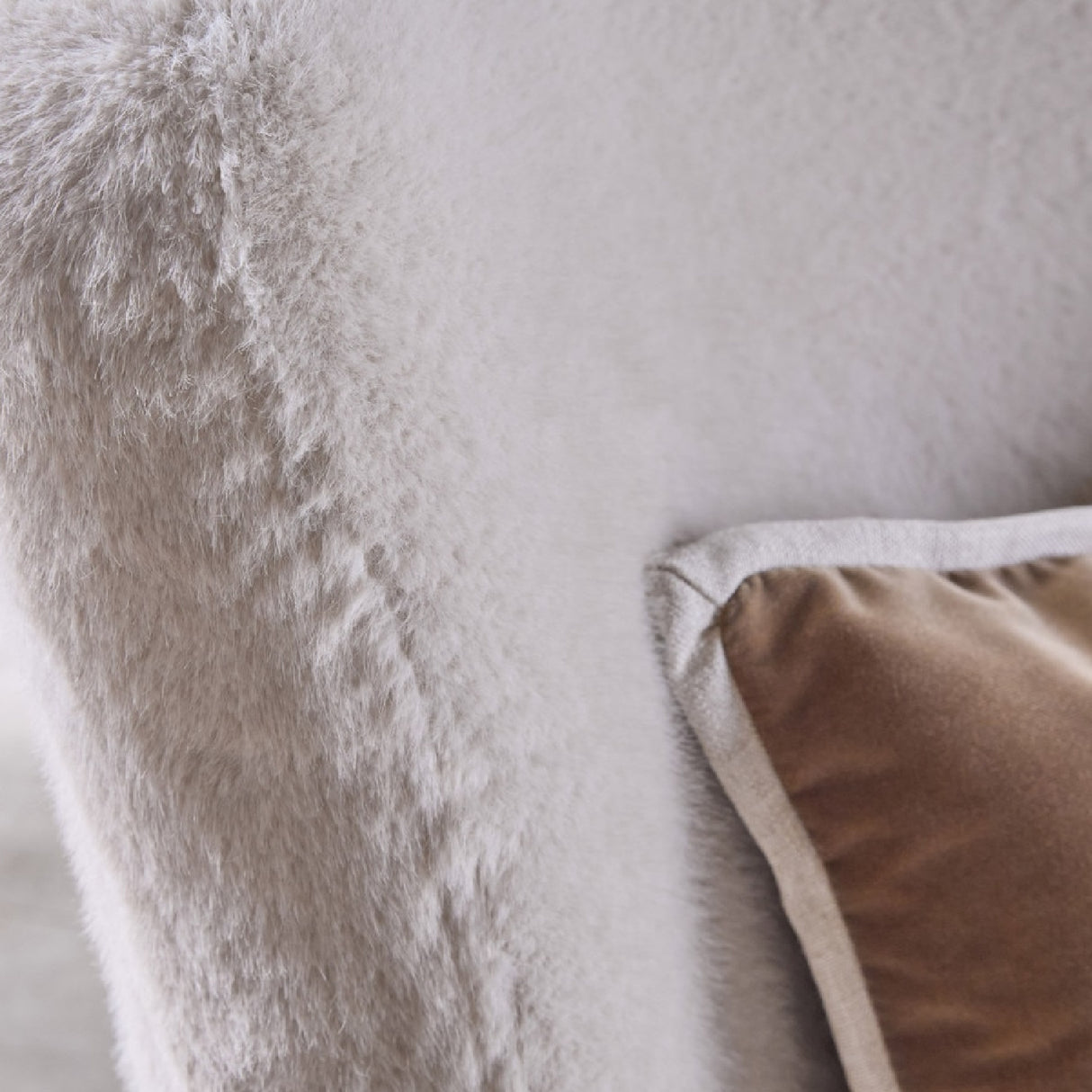   Cream Cushioned Lounge Chair | Oroa.com