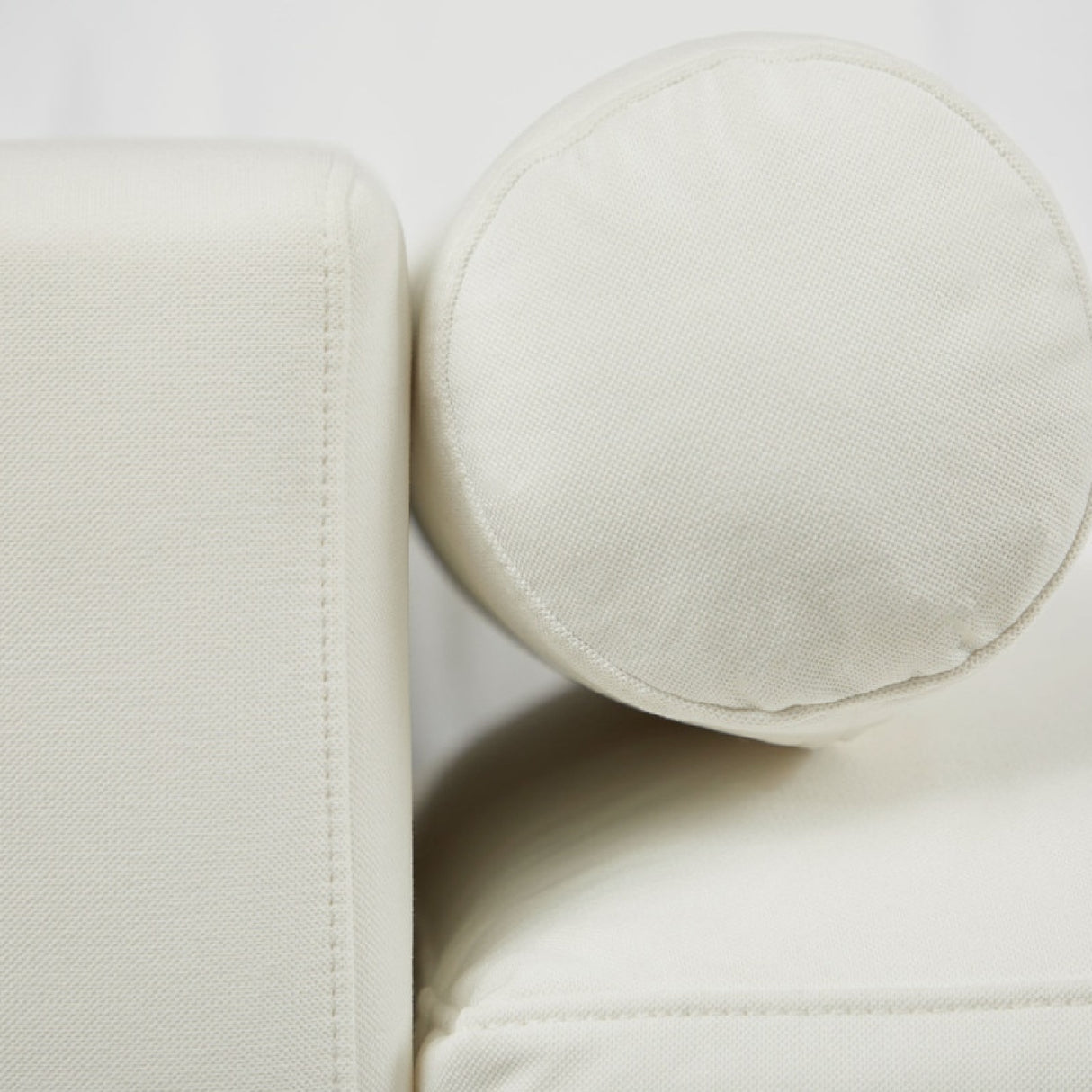   White Upholstered Bench | Oroa.com