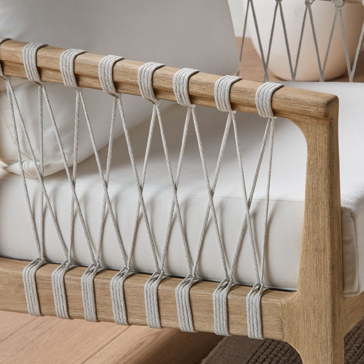   White Cushioned Club Chair | Oroa.com