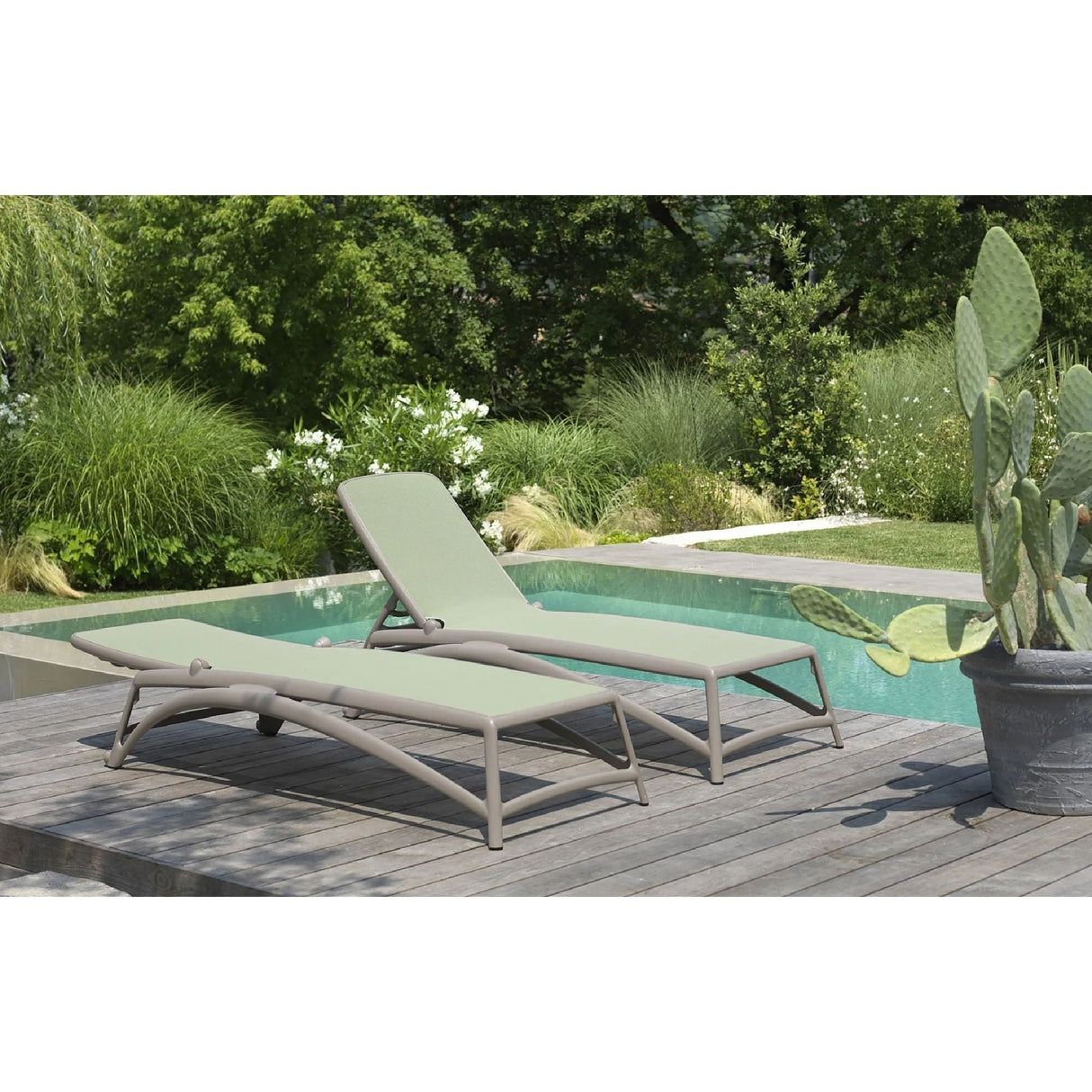   Fiberglass Frame Outdoor Chaise Lounge | Oroa.com