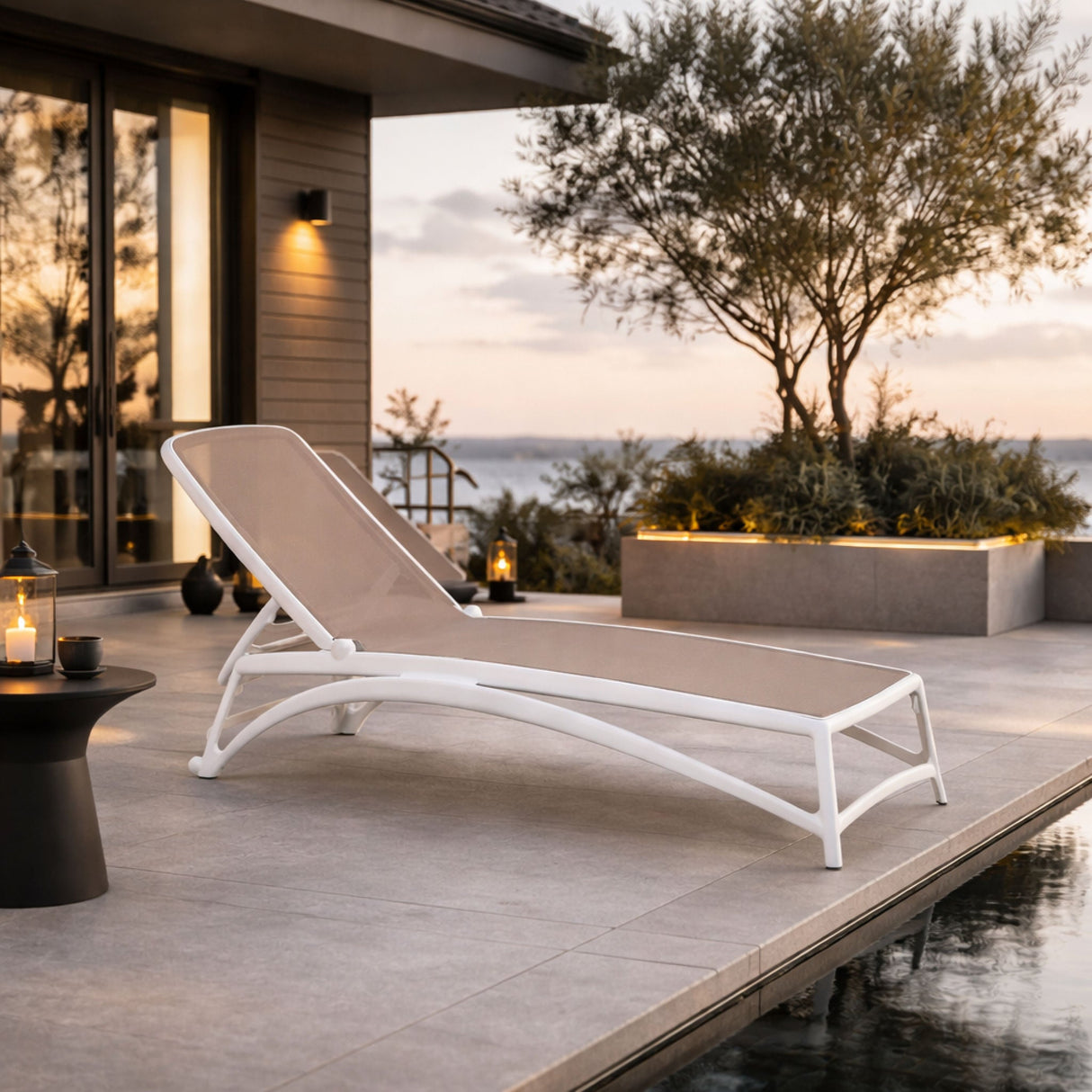   Fiberglass Frame Outdoor Chaise Lounge | Oroa.com