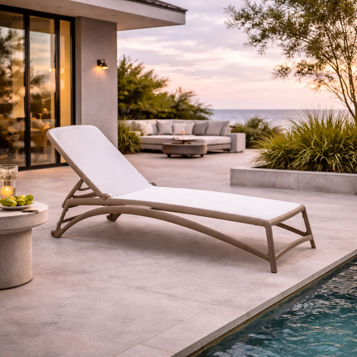   Fiberglass Frame Outdoor Chaise Lounge | Oroa.com