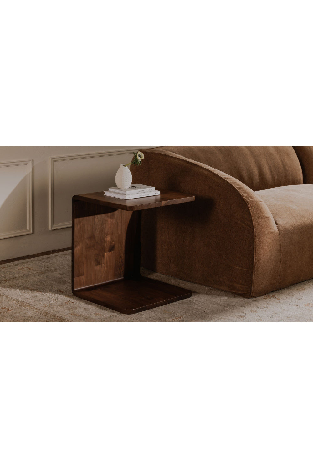 C-Shape Oak Side Table | Novi Living Carrie | Oroa.com