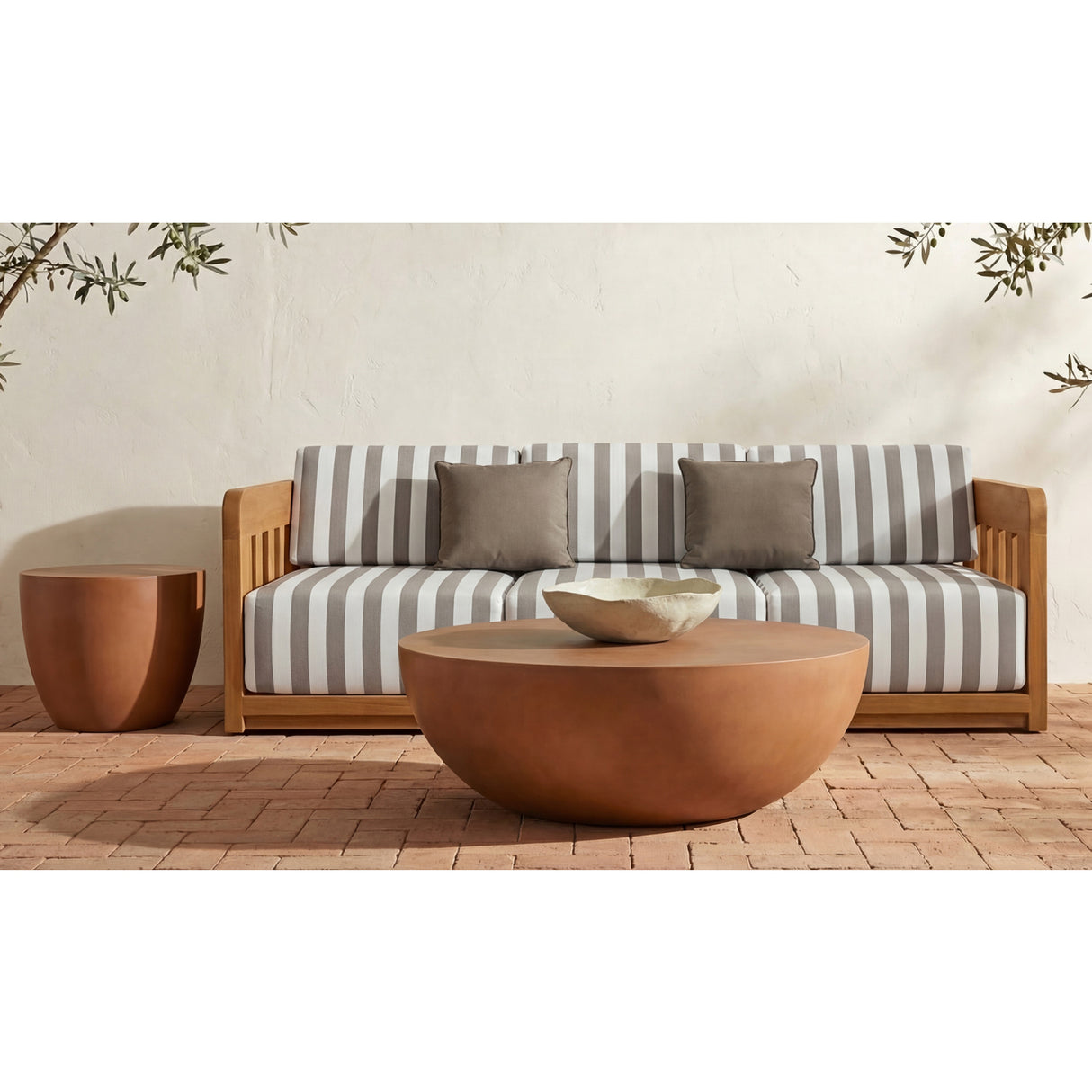 Round Indoor/Outdoor Side Table | Novi Living Insitu | Oroa.com