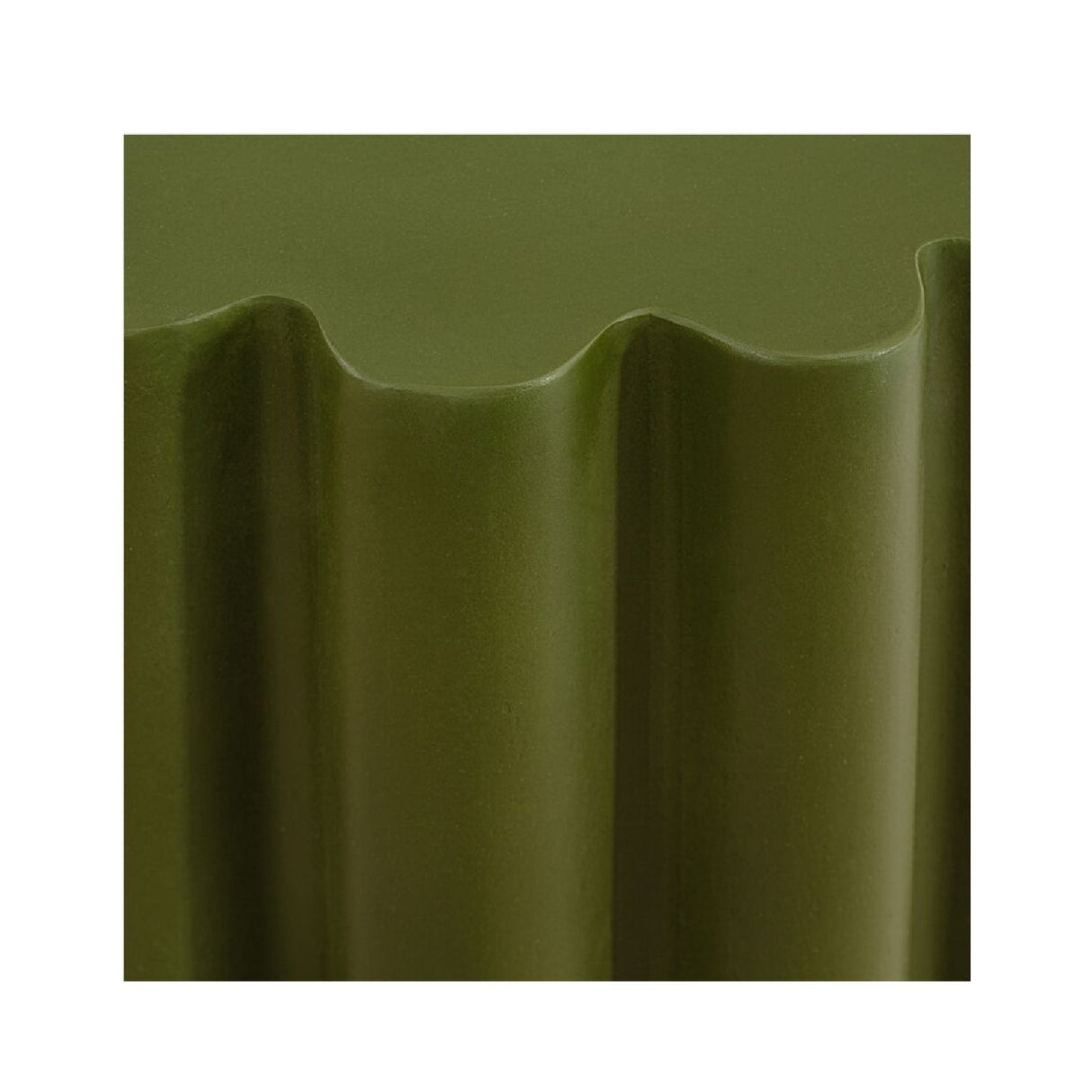 Scalloped Indoor/Outdoor Accent Table | Novi Living Taffy | Oroa.com