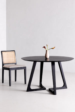Sculptural Base Round Dining Table | Novi Living Godenza | Oroa.com