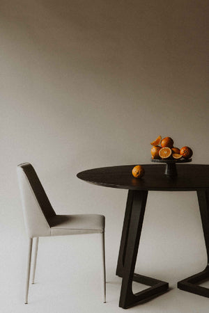 Sculptural Base Round Dining Table | Novi Living Godenza | Oroa.com