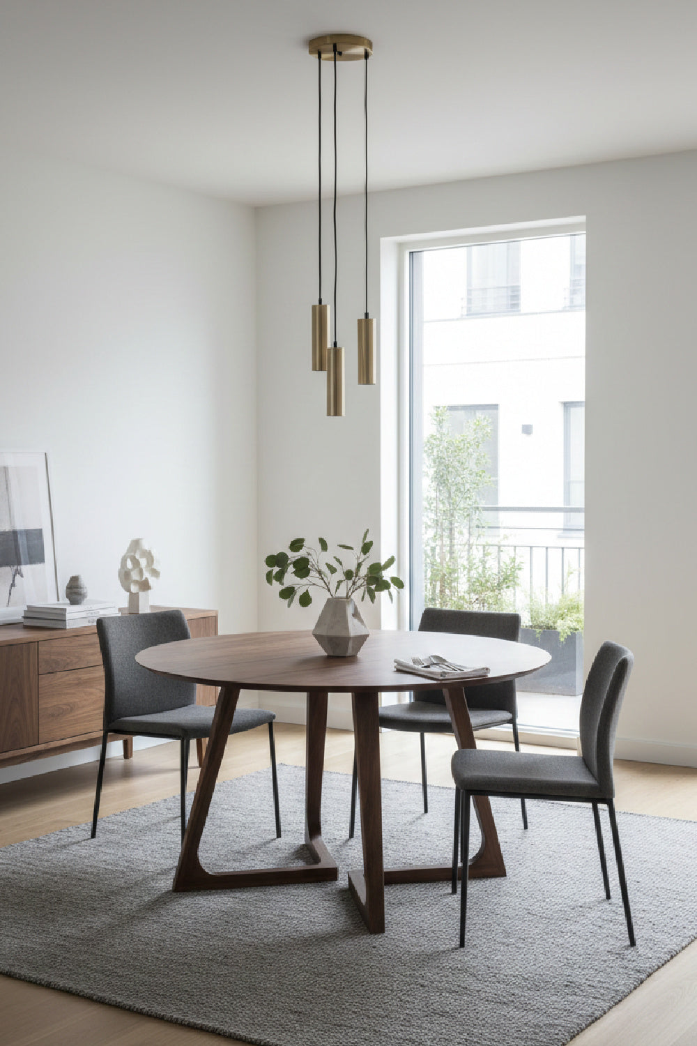 Sculptural Base Round Dining Table | Novi Living Godenza | Oroa.com