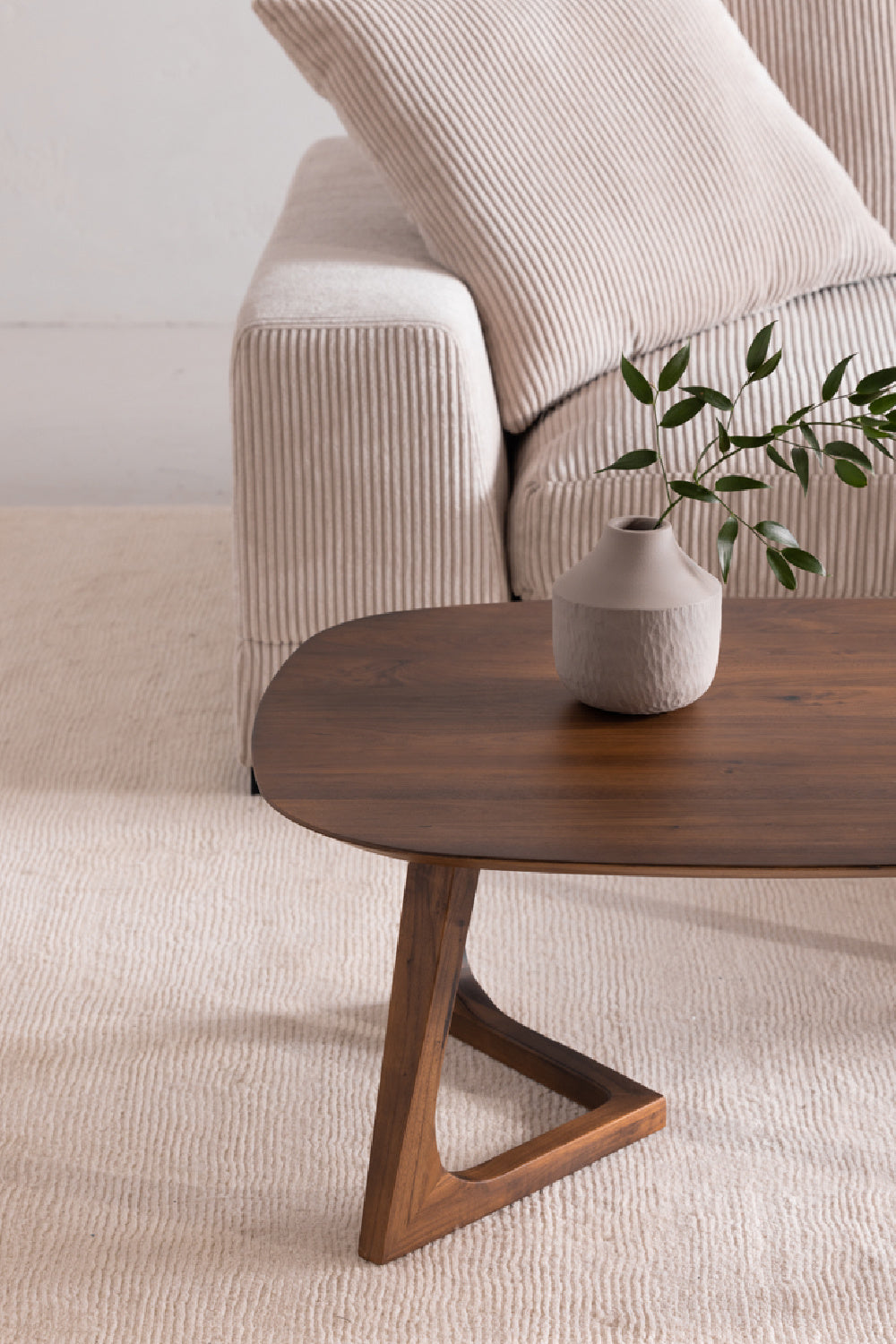 Sculptural Base Coffee Table | Novi Living Godenza | Oroa.com