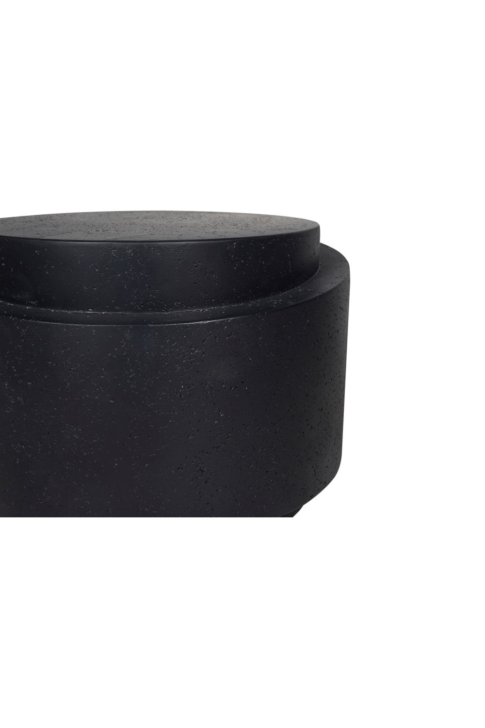 Round Outdoor Accent Table | Novi Living Cosmo | Oroa.com