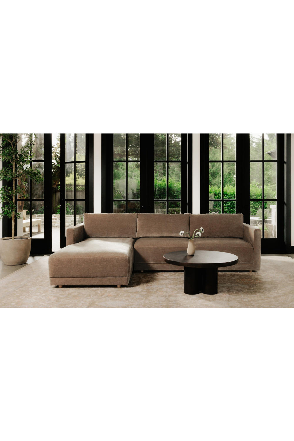 Modern European furniture - Modern Minimalist Sectional Sofa - www.oroa.com