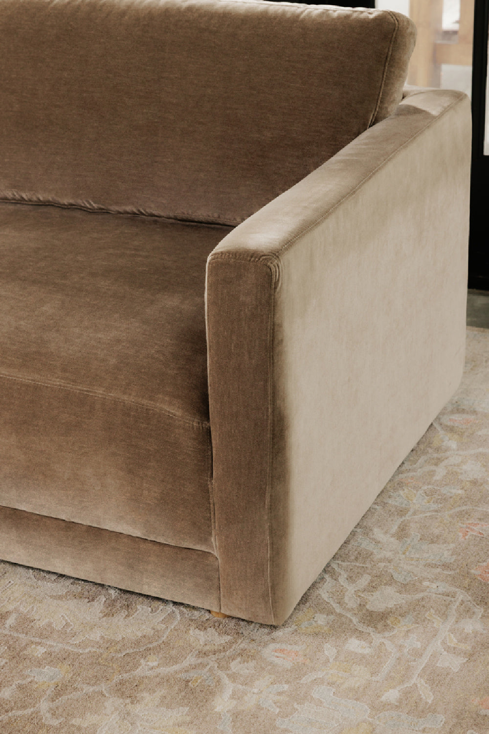 Modern European furniture - Modern Minimalist Sectional Sofa - www.oroa.com