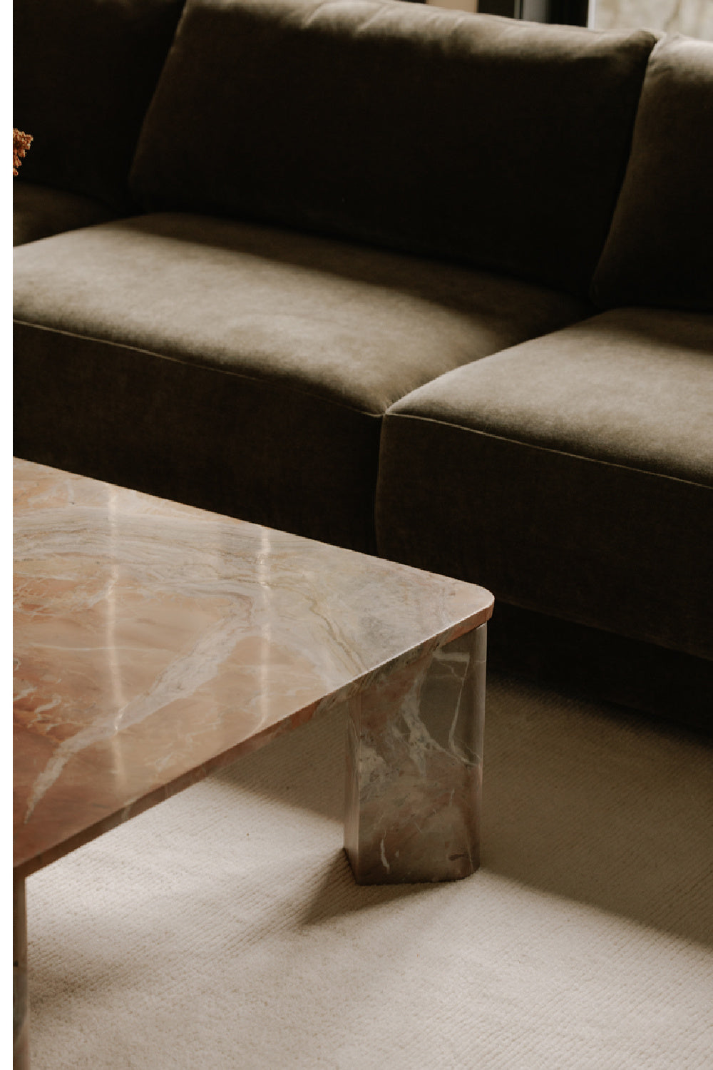 Modern European furniture - Modern Minimalist Sectional Sofa - www.oroa.com