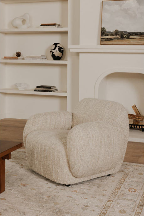 Modern Minimalist Lounge Chair | Novi Living Hazel | Oroa.com