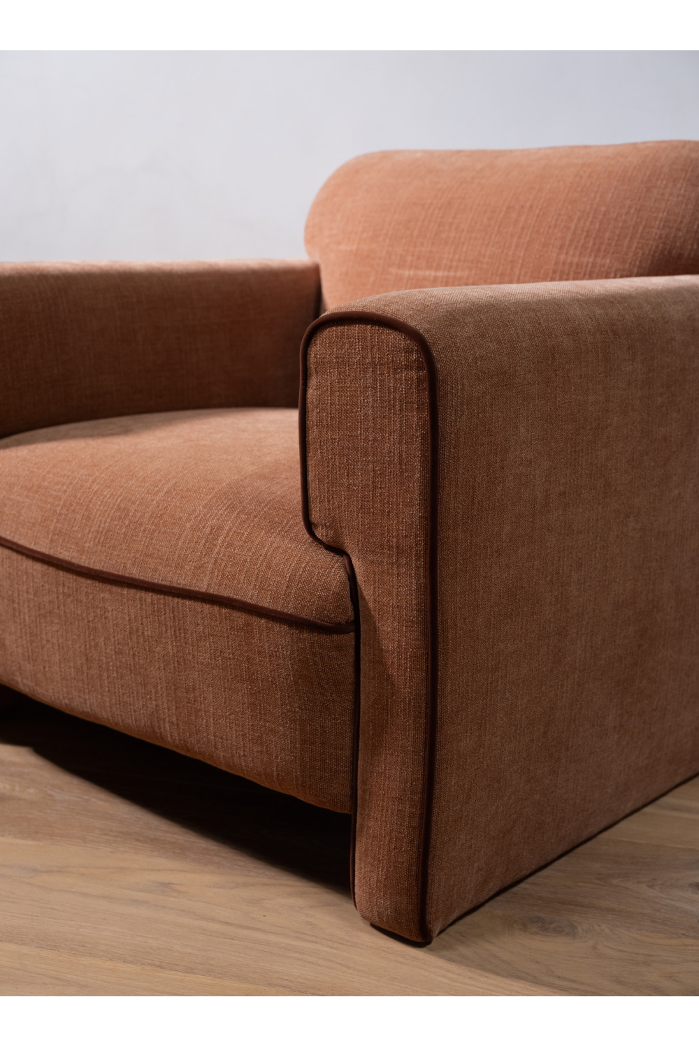 Rolled-Arm Accent Chair | Novi Living Leo | Oroa.com