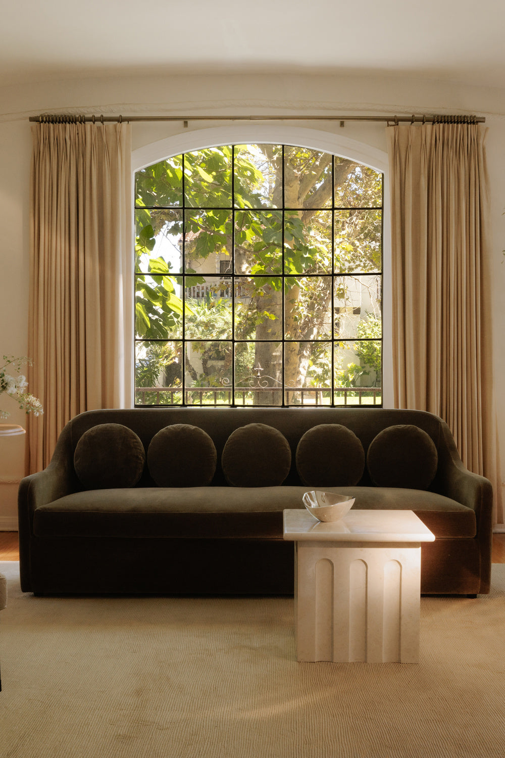   Modern European furniture - Curved Back Upholstered Sofa - www.oroa.com | Oroa.com