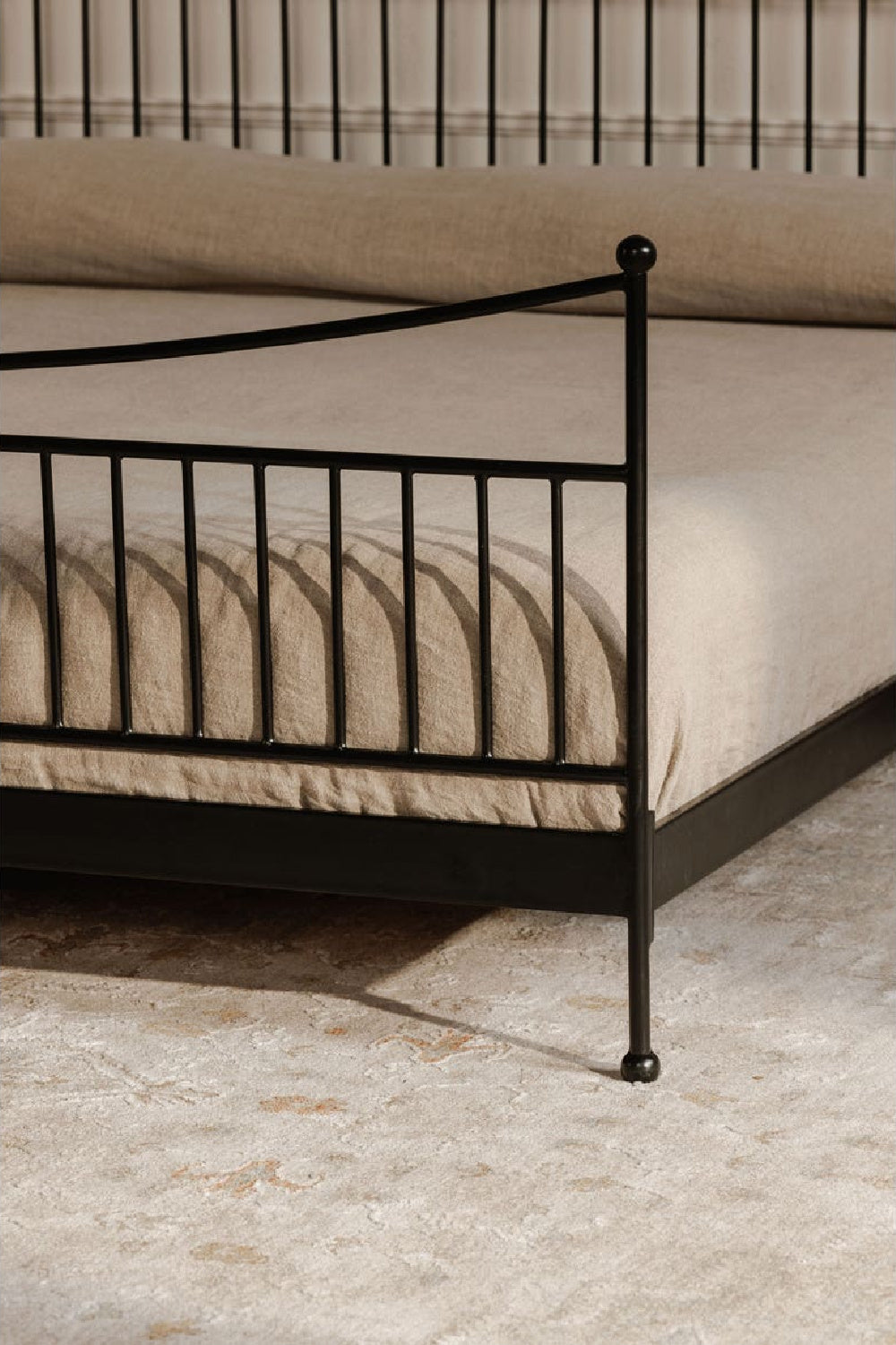 Black Iron Bed | Novi Living Monet | Oroa.com