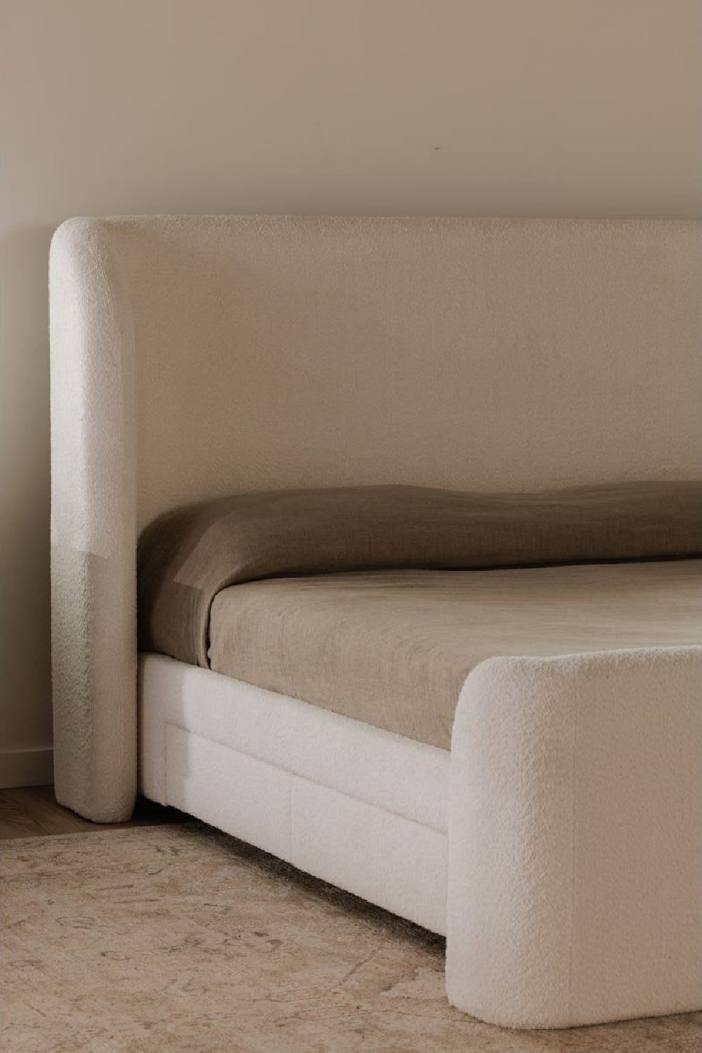 Upholstered Storage Bed | Novi Living Sophia | Oroa.com