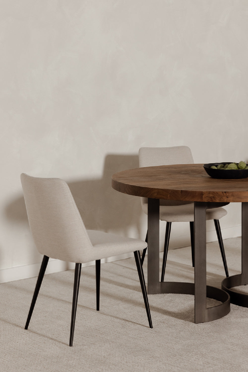 Brown Acacia Round Dining Table | Novi Living Bent | Oroa.com